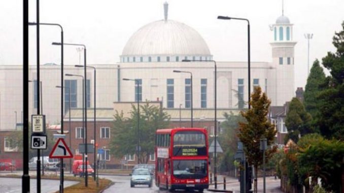 London-mosques-churches-678x381