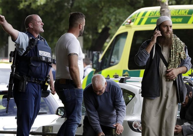 Inilah Kisah Aksi Heroik Penjaga Masjid Merebut Senjata Pelaku Penembakan