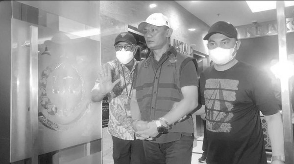 Saat Sang Hakim Terpeleset Suap 60 Miliar